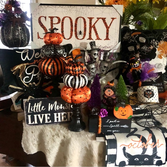 NIP! Fun Whimsical Halloween Black Cat 🐈‍⬛ Pattern Table Runner. - Picture 5 of 5